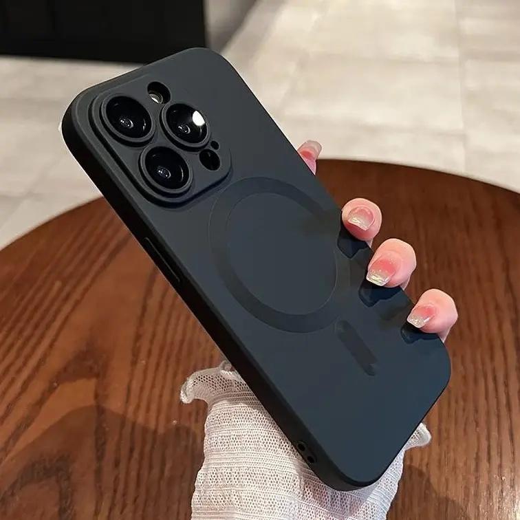 MagSafe Fit Multi-Model phone case, view 1